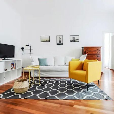 Pagano & Cenacolo Bright Apartment Milan Bagian luar foto