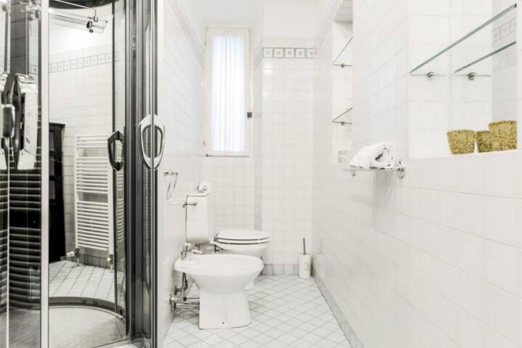 Pagano & Cenacolo Bright Apartment Milan Bagian luar foto